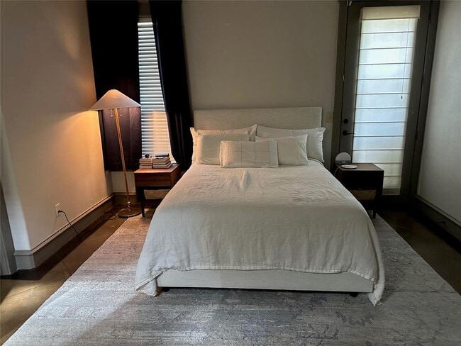 Building Photo - 5617 Clay Ave