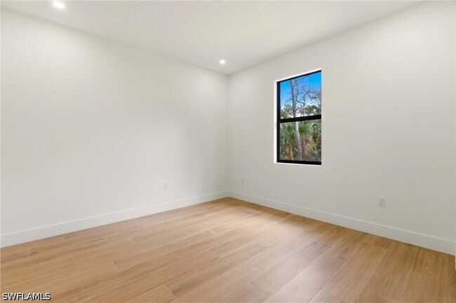Building Photo - 1514 47th Ave NE