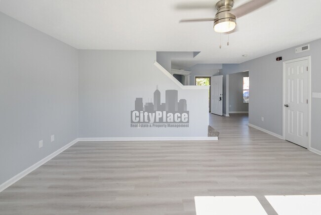 Building Photo - 6677 W Longview Dr