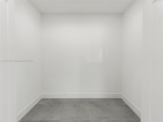 Building Photo - 1181 NE 202nd St