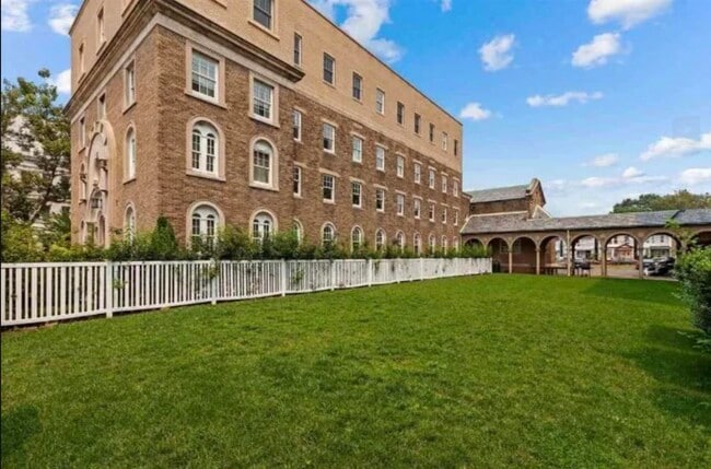 Building Photo - 126 Delaware Ave