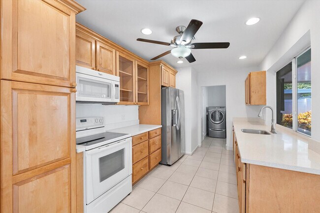 Building Photo - 1353 SE 7th Ct