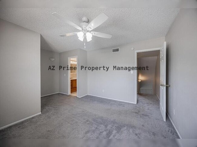 Building Photo - 15 E Carter Dr