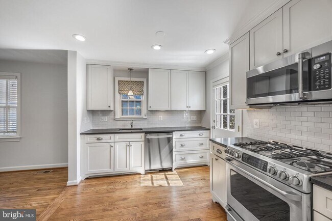 Building Photo - 2355 N Quincy St