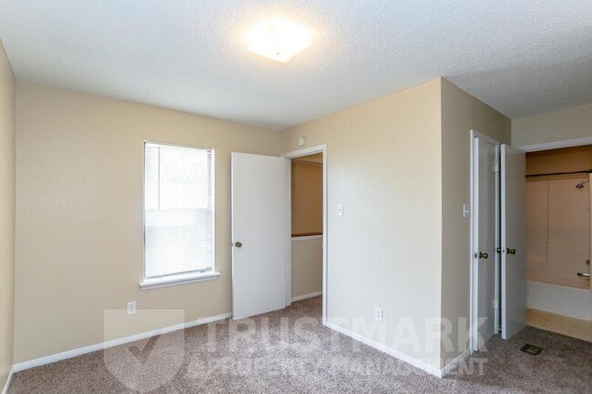 Building Photo - 4506 Lago Cir