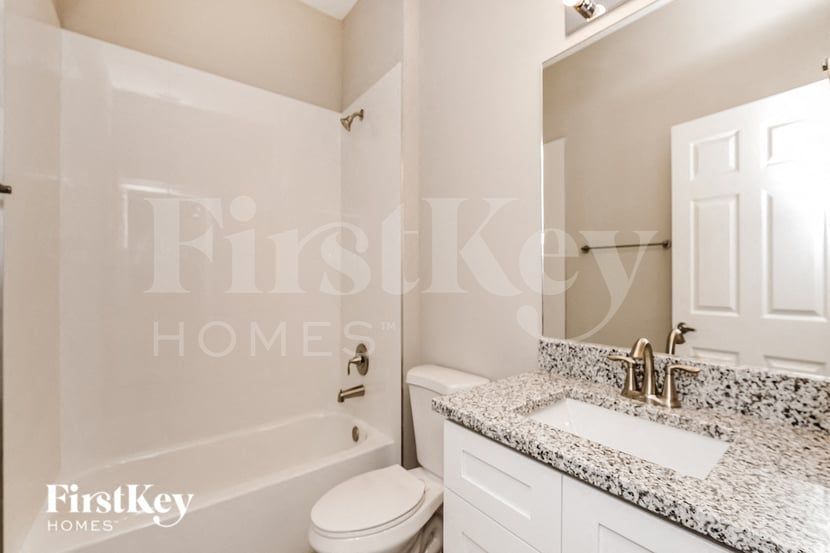 Building Photo - 674 Tobias St