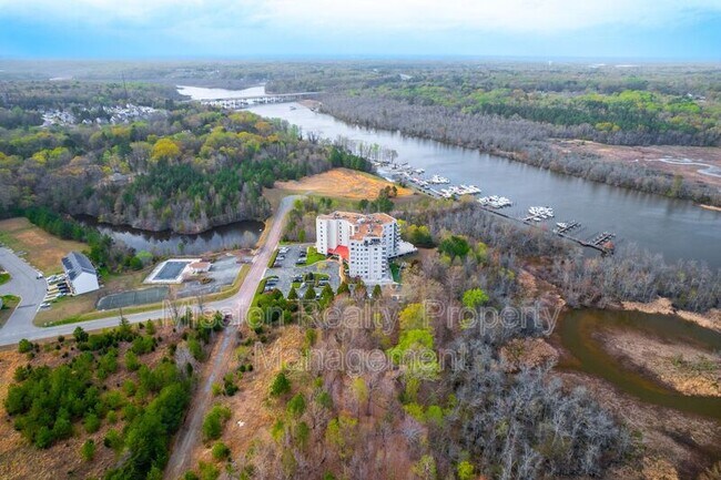 Building Photo - 301 Beacon Ridge Dr