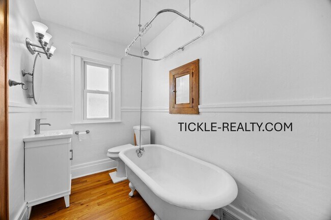 Building Photo - 15-17 Roosevelt St