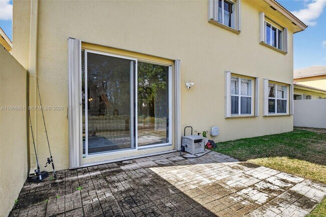 Building Photo - 9041 Silver Glen Way