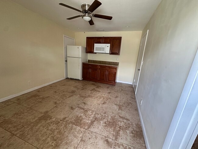 Building Photo - 22 SW 5th St