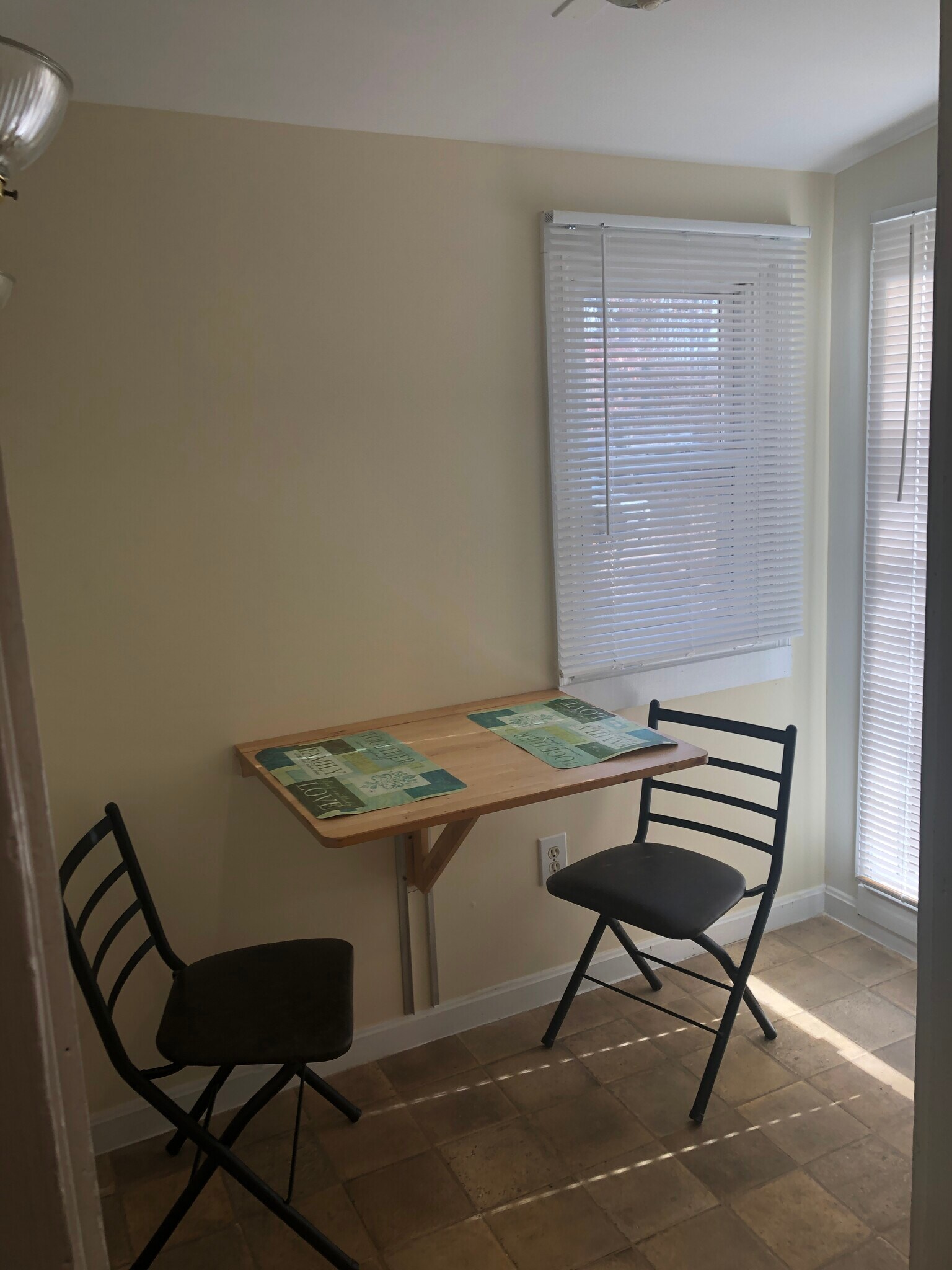 Dining - 18432 Woodland Dr