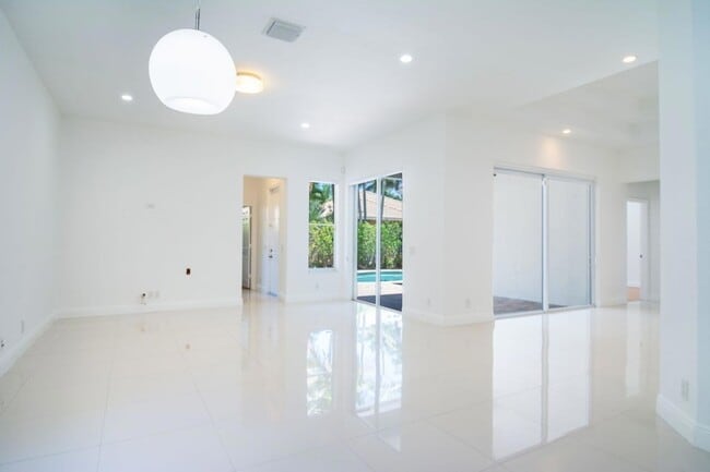 Building Photo - 2002 Schooner Ln