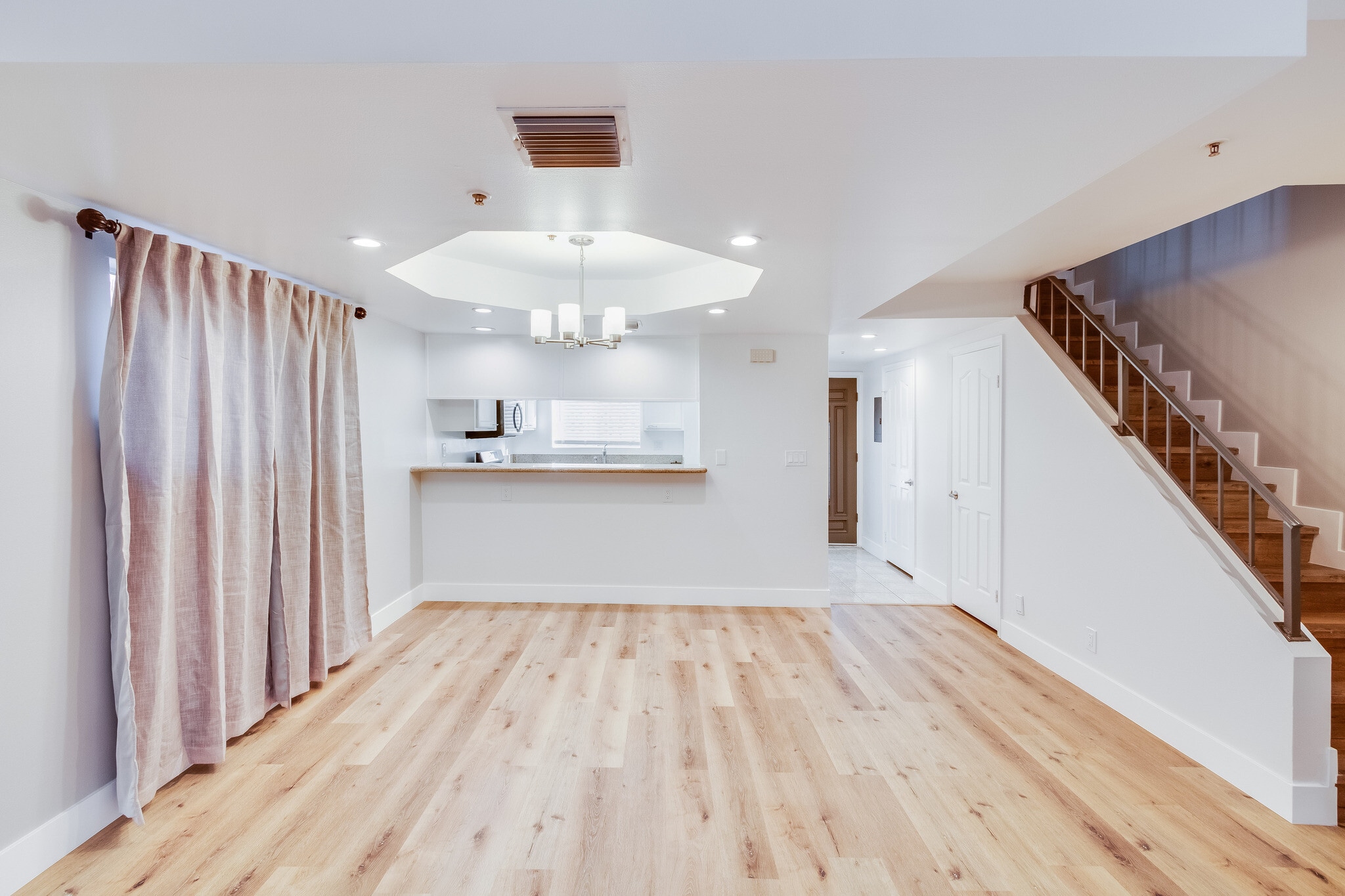 Building Photo - 321 W Dryden St