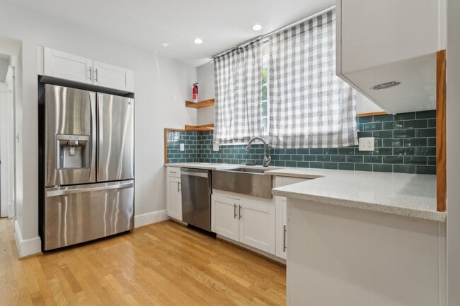 Building Photo - 1734 Hancock Ave