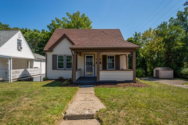 Building Photo - SCORE 50% OFF 1ST MONTH'S RENT IF SIGNED BY FEB 6! Stunning 4 Bedroom home in North Versailles av...