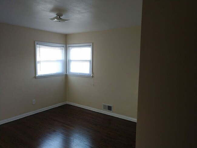 Building Photo - 2737 Hamilton Ave