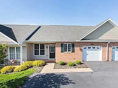 Building Photo - 1123 Royal Ct