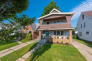 Building Photo - 2202 Wyandotte Ave