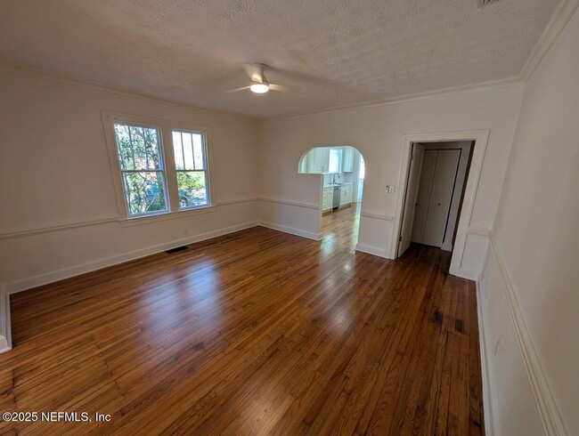 Building Photo - 1429 Azalea Dr