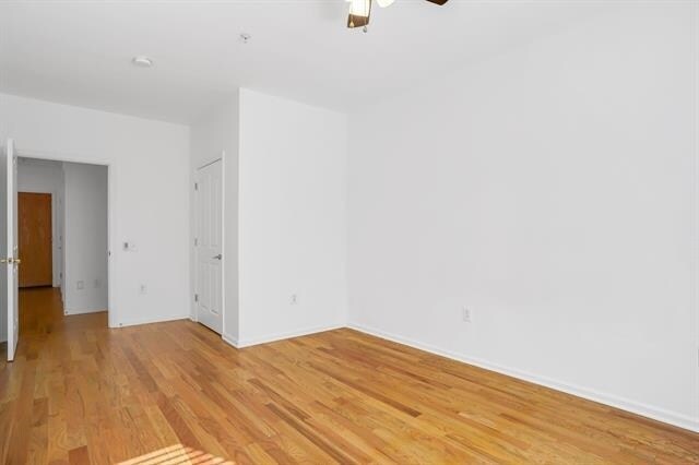 Building Photo - 528 52nd St
