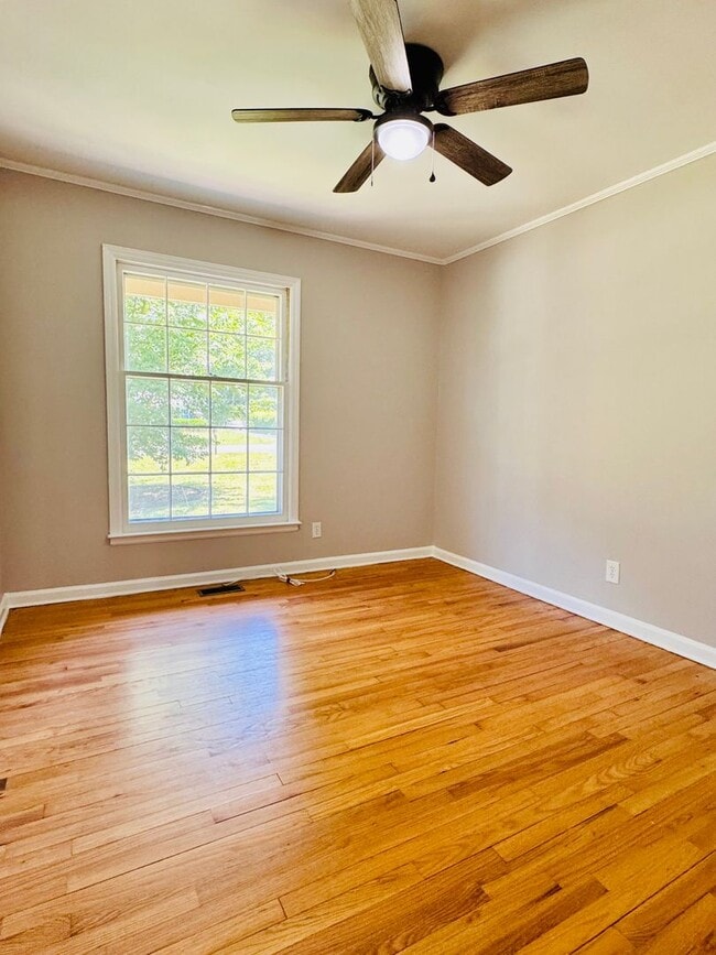 Building Photo - 4 BEDROOMS + 3 BATHS in Butner