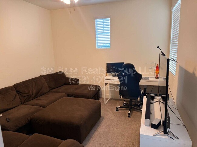 Building Photo - 21045 W Sunrise Ln