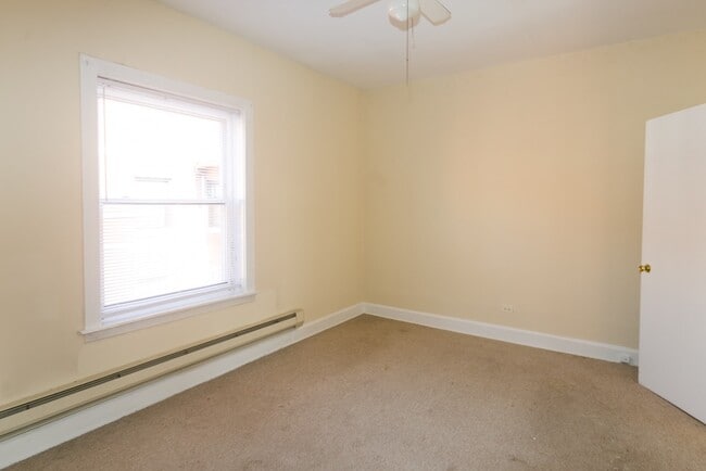 Building Photo - 4426 N Wolcott Ave