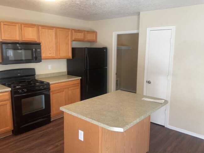 Building Photo - 1804 Sierra Norte Loop NE