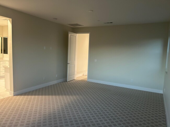 Building Photo - 43275 Passagio Lago Way