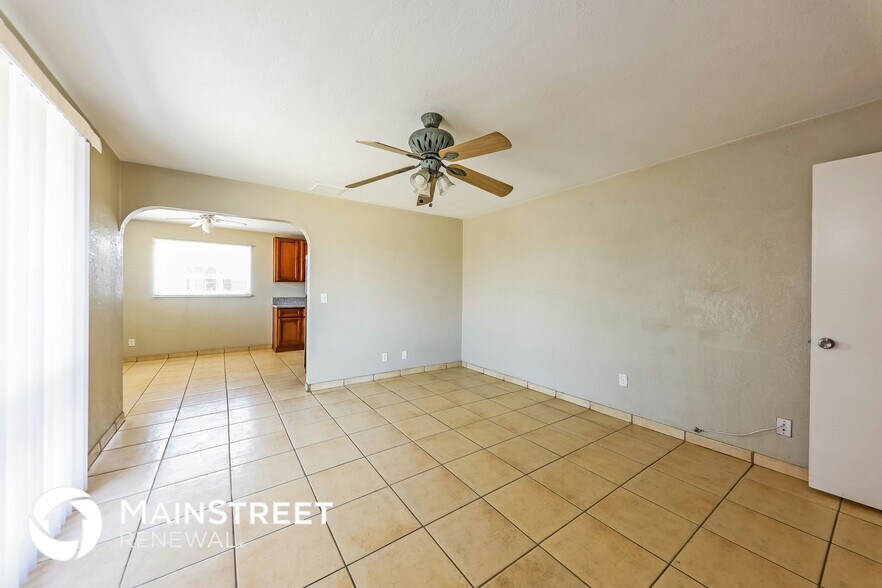 Building Photo - 2753 W Lawrence Ln