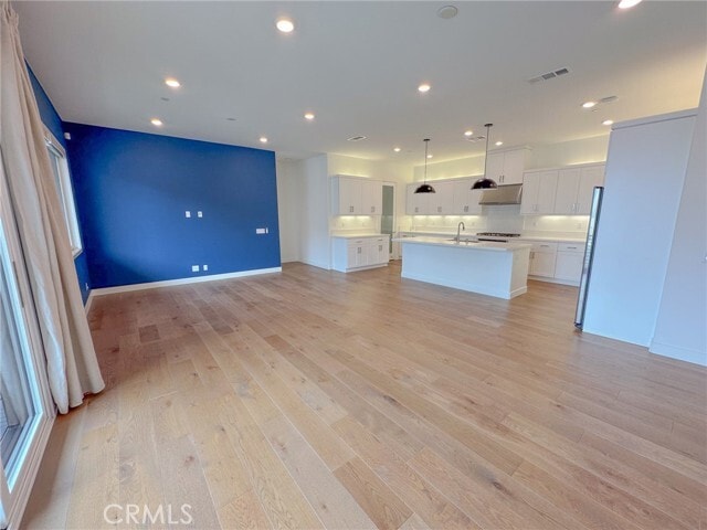 Building Photo - 178 Waypoint