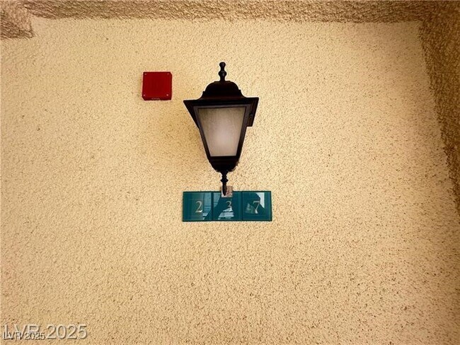 Building Photo - 270 E Flamingo Rd