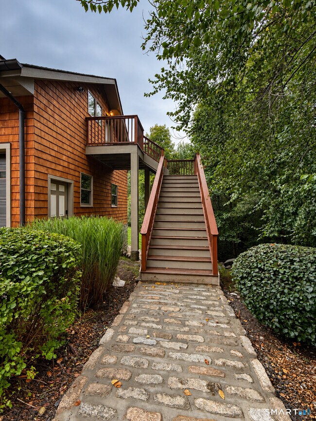 Building Photo - 12 Cedarstone Road