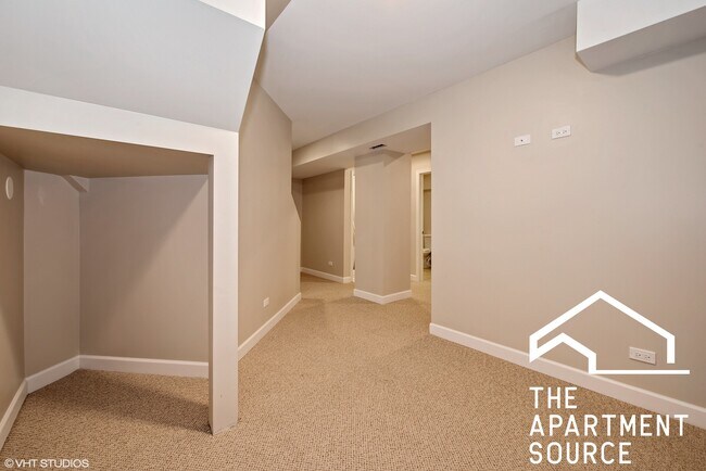 Building Photo - 1804 N Sheffield Ave