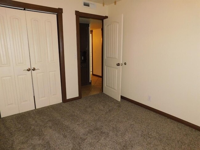 Building Photo - 4813 Woodview Dr