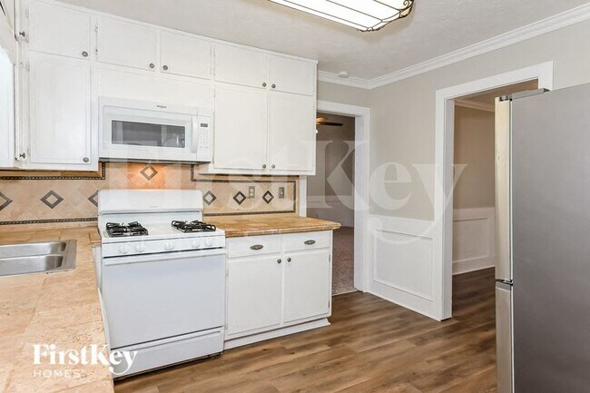 Building Photo - 2795 Twin Springs Dr