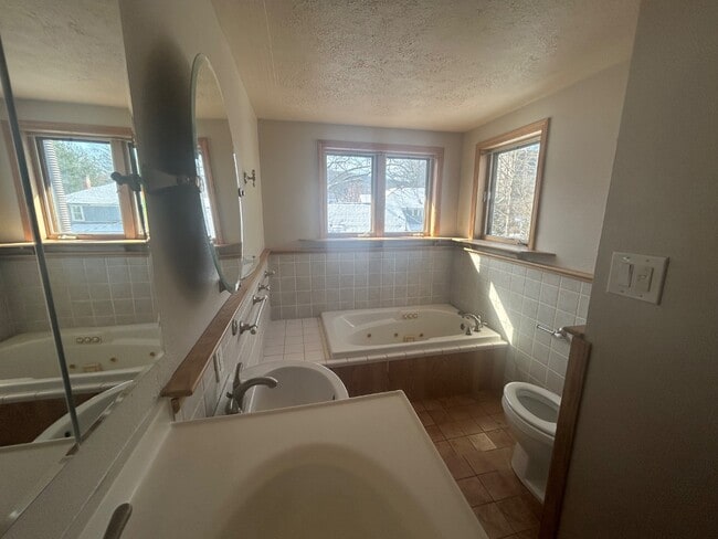 Building Photo - 127 Hyers St