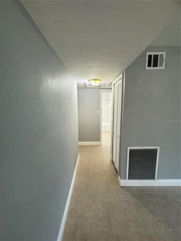 Building Photo - 427 Country Club Dr