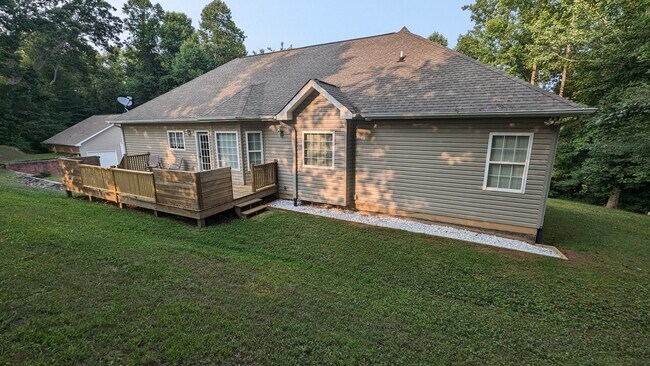 Building Photo - Stylish, Move-In-Ready Home with Designer Touches and Scenic Privacy