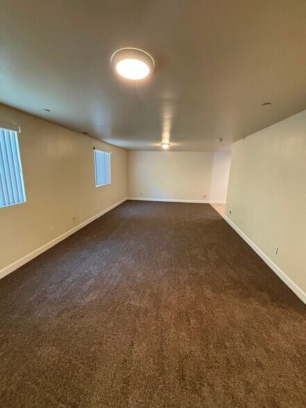 Building Photo - 428 W 109th Pl