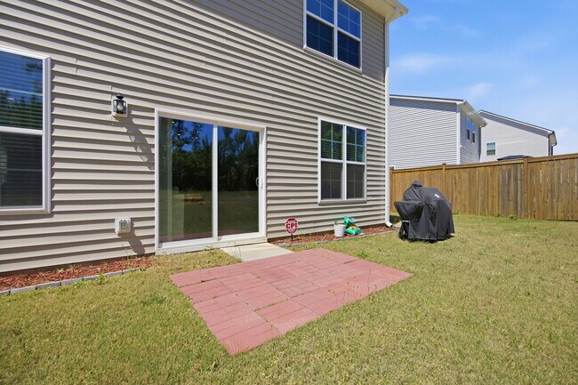 Building Photo - 450 Hawksbill Dr