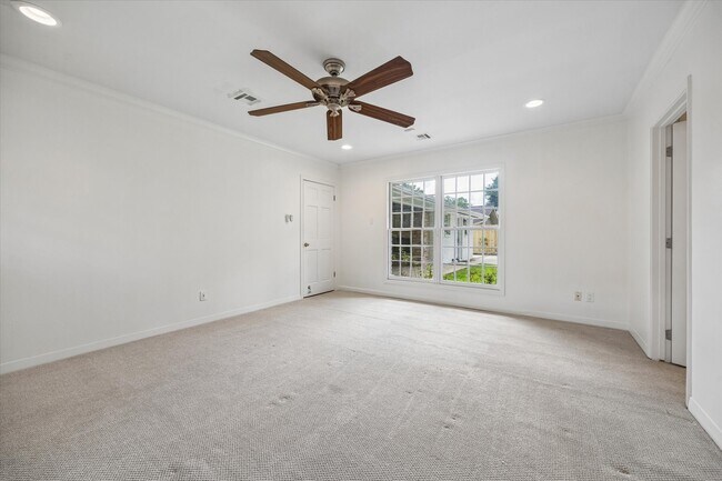 Building Photo - 5210 Meadow Lake Ln