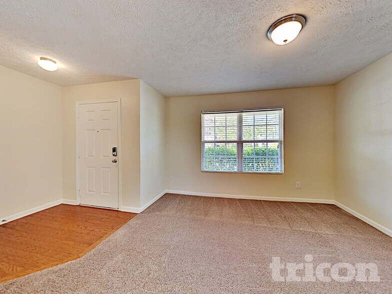 Building Photo - 1009 Harmony Ln