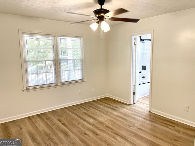 Building Photo - 165 Fieldstone Dr