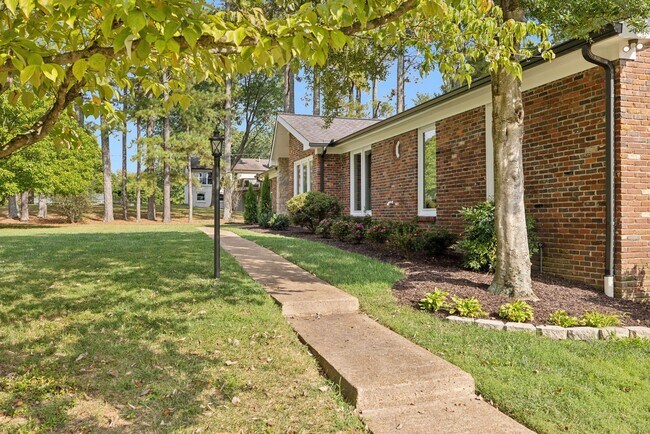 Building Photo - Completely renovated ranch 4BR/4BA ranch h...