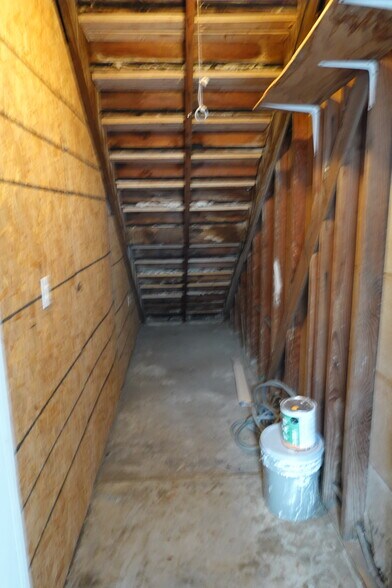 Shed - 15338 Larch Ave