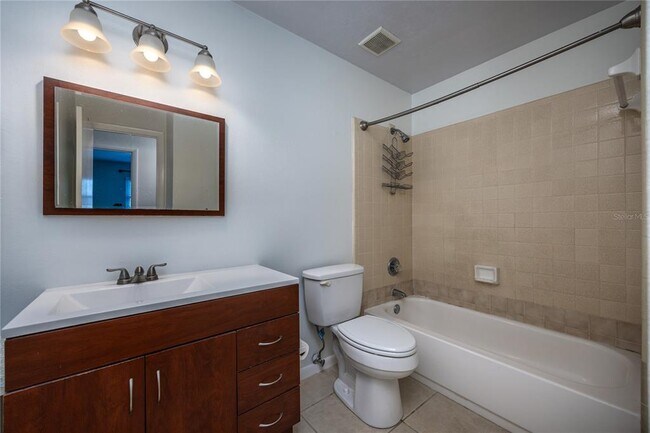 Building Photo - 7604 SW 56th Ave