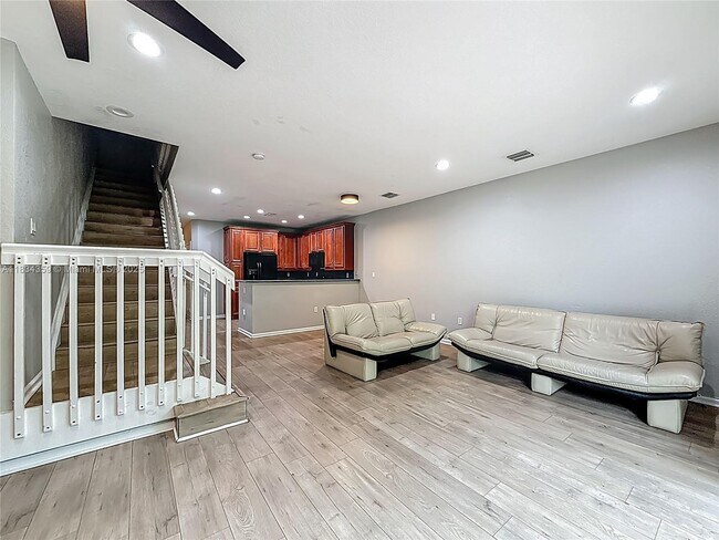 Building Photo - 2505 NW 31st Ct