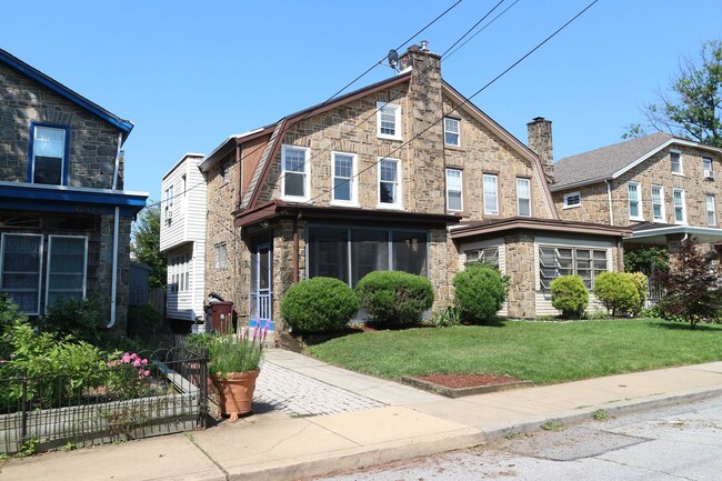 Building Photo - Large 3-bedroom house for rent in Wilmingt...