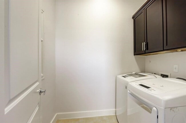 Building Photo - 1203 Detering St